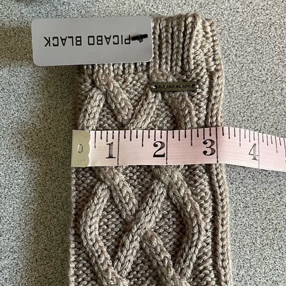 Picabo Black Beige Wool Blend Long Cable Knit Gloves O/S - Picture 8 of 8
